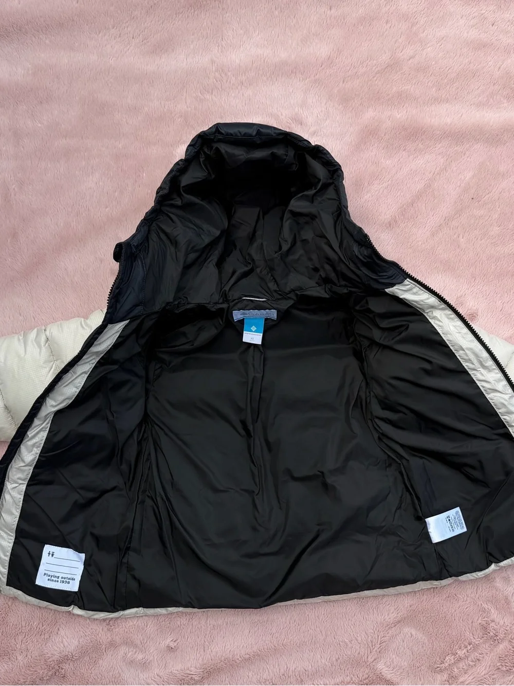 New Columbia Cream and Black Hooded Kids Puffer Jacket (Size 6/7)